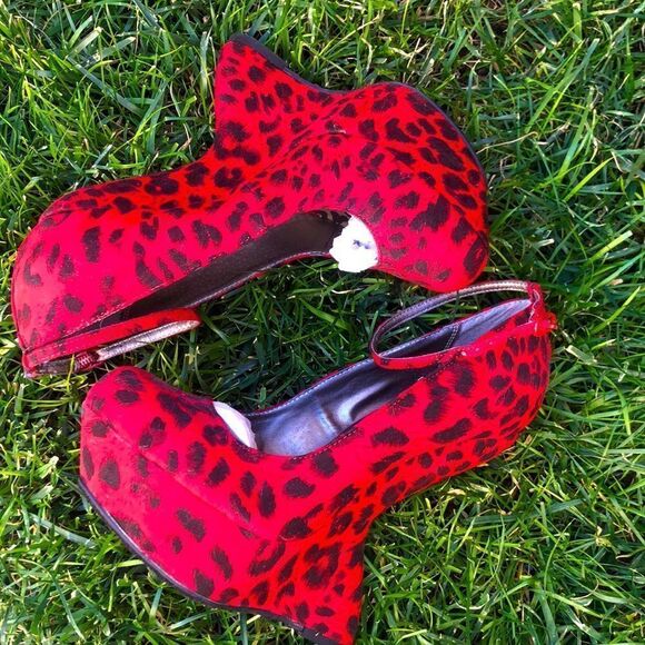 2- RED Leopard Synthetic Suede Print . Gravity Heel Less. Extremely Comfort… - Picture 1 of 8